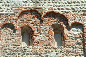 Pieve di San Pietro - Decorazioni Mura Esterne
